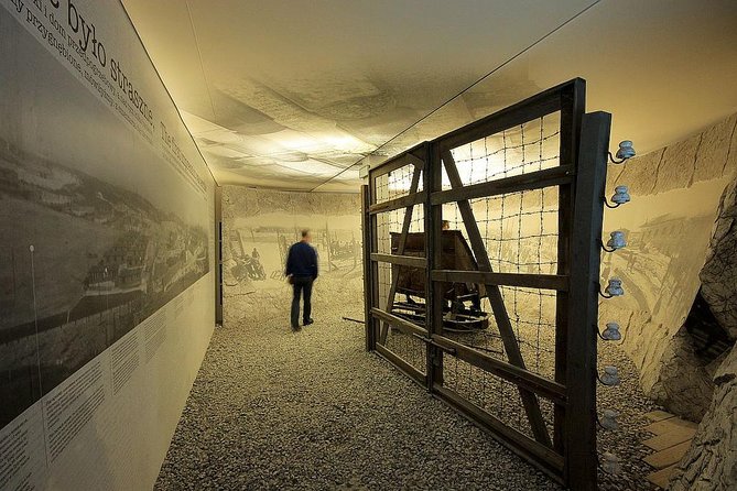 Guided tour to Salt Mine & Schindler Factory with Pick-Up Options - The wait between Wieliczka and Schindler’s Factory