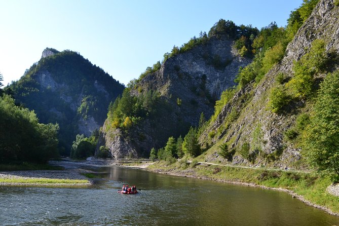Half-Day Dunajec River Rafting tour from Krakow - The scenery between steep peaks and river bends