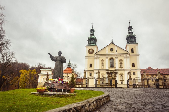 John Paul II Route Guided Tour With Private Transport - Food, pace, and what to bring