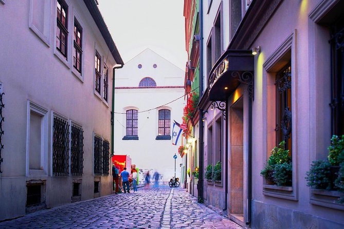Kazimierz, Jewish Ghetto, Schindler's List story - Golf Cart Tour - Rain, cold, group size, and comfort