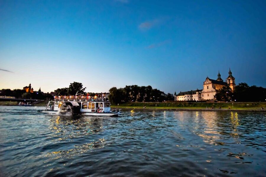 Krakow: 1-Hour Evening Vistula River Cruise - Dębnicki Bridge and the Norbertine convent