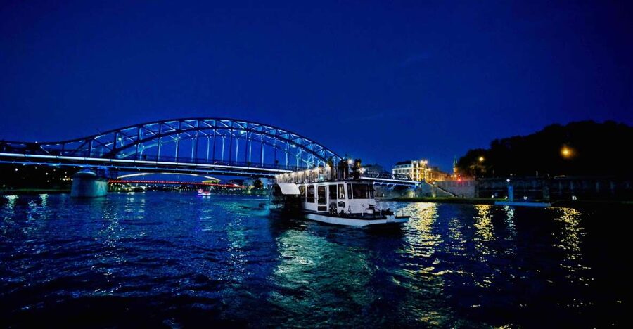 Krakow: 1-Hour Evening Vistula River Cruise - Manggha and Grunwaldzki Bridge