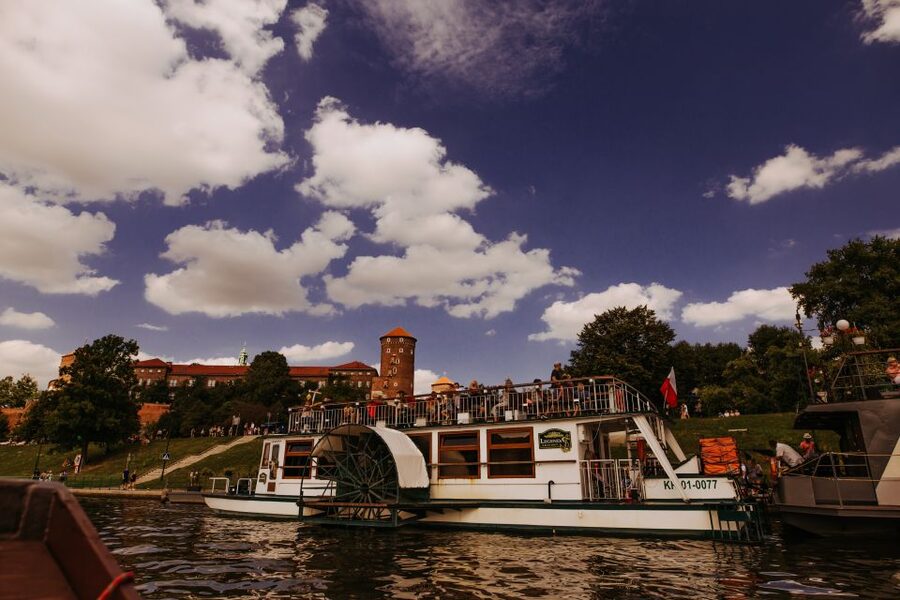 Krakow: 1-Hour Evening Vistula River Cruise - Three bridges and the route toward Kazimierz