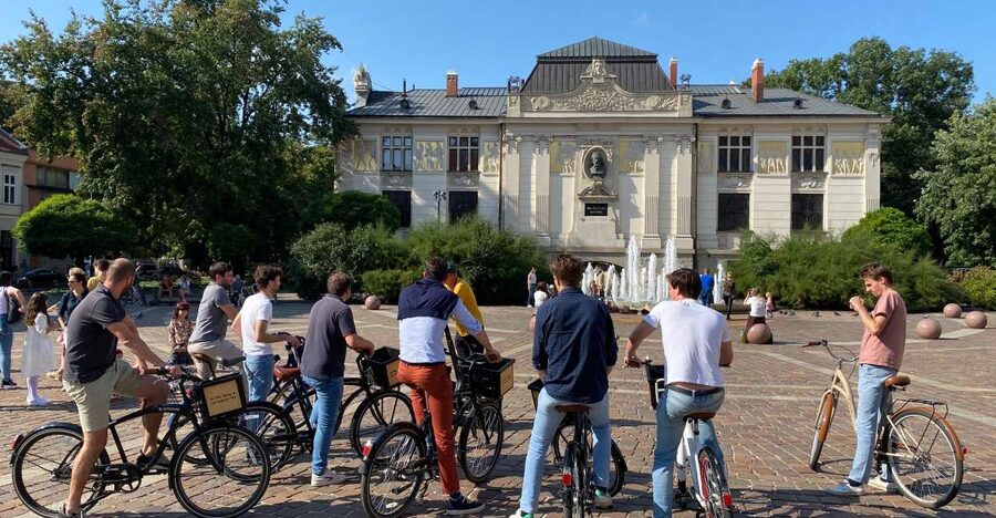 Krakow: 2h Kazimierz (Jewish Quarter) Bike Tour - Following the film trail from Schindler’s List