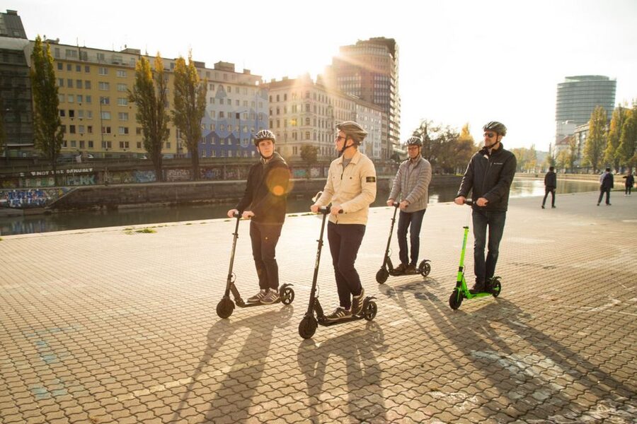 Krakow: 2h Old Town Scooter Tour - Wawel Hill and the Royal Castle