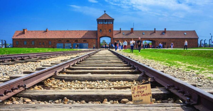 Krakow: Auschwitz-Birkenau and Wieliczka Salt Mine Day Trip - The break between the two major sights