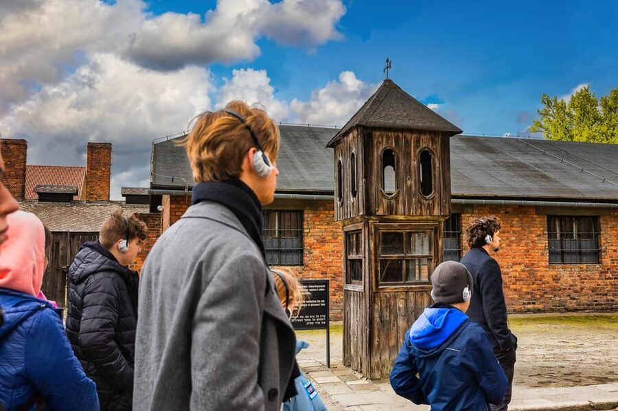 Krakow: Auschwitz-Birkenau Guided Tour and Private Transport - Key points to know before booking