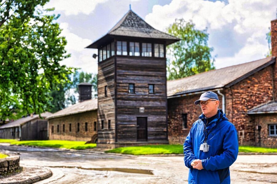 Krakow: Auschwitz-Birkenau Guided Tour and Private Transport - The Krakow pickup and 90-minute drive