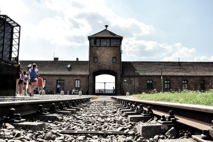 Krakow: Auschwitz-Birkenau Guided Tour Pickup/Lunch Options - The Krakow pickup can be the least polished part