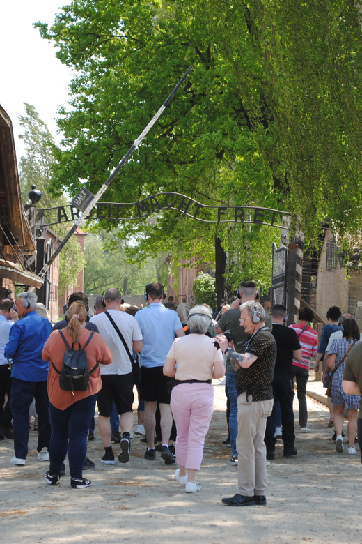 Krakow: Auschwitz-Birkenau Guided Tour with Pickup & Lunch - Key points at a glance