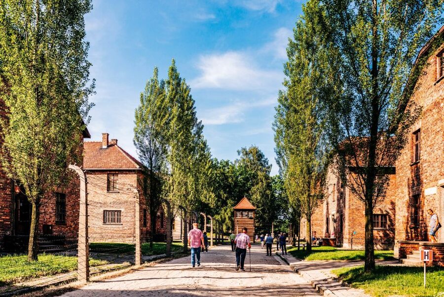 Krakow: Auschwitz-Birkenau Live Guided Tour & Hotel Pickup - A short break before Birkenau