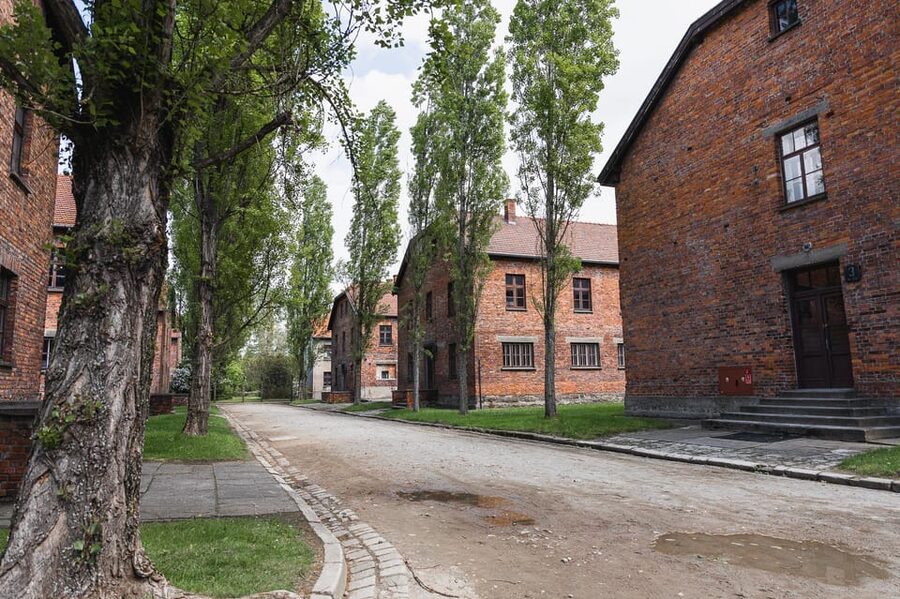 Krakow Auschwitz-Birkenau Memorial Guided Tour Meeting Point - Why Auschwitz requires a different kind of tour