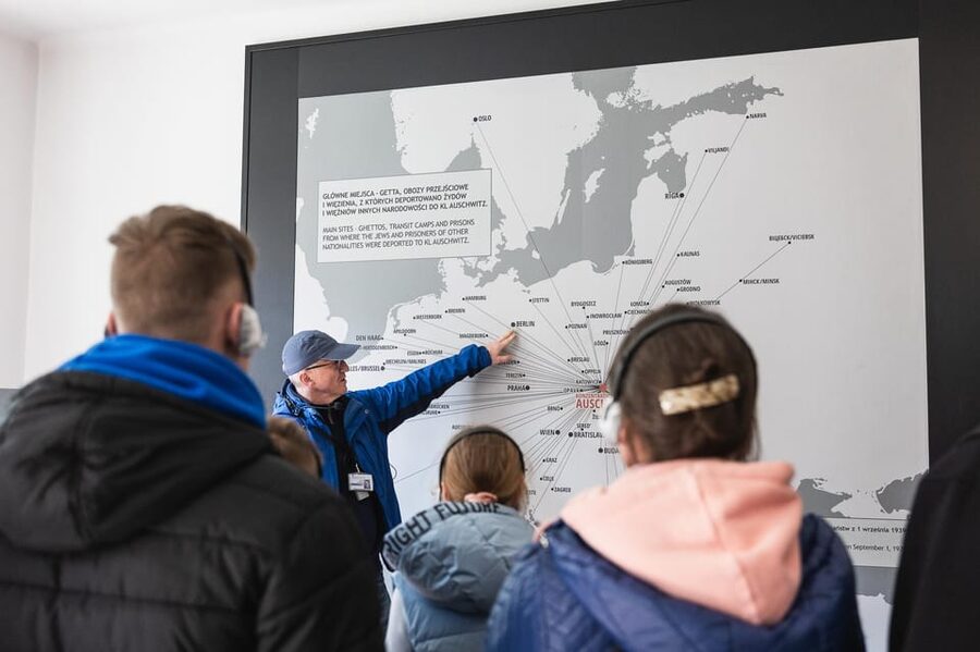 Krakow Auschwitz-Birkenau Memorial Guided Tour Meeting Point - Practical details that can affect your day