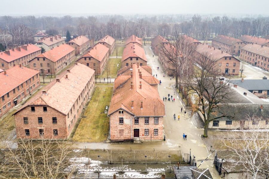 Krakow: Auschwitz Guided Tour with Pickup and Optional Lunch - Auschwitz I and the first guided walk