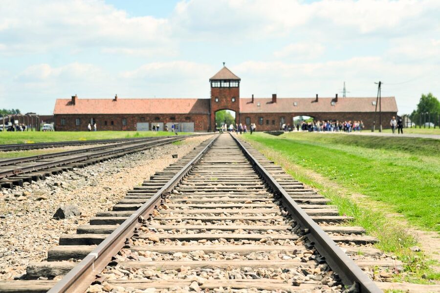 Krakow: Auschwitz Guided Tour with Pickup and Optional Lunch - From Krakow to the memorial