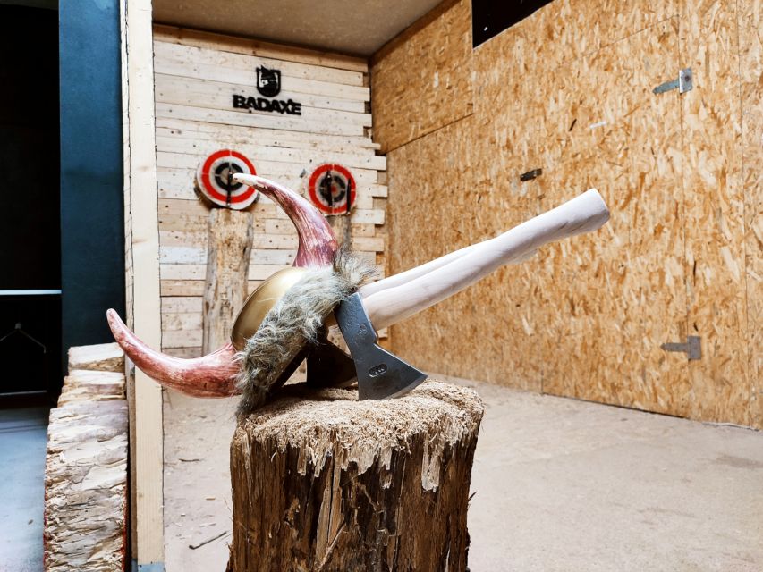 Krakow: Axe Throwing Fun - The private-room advantage