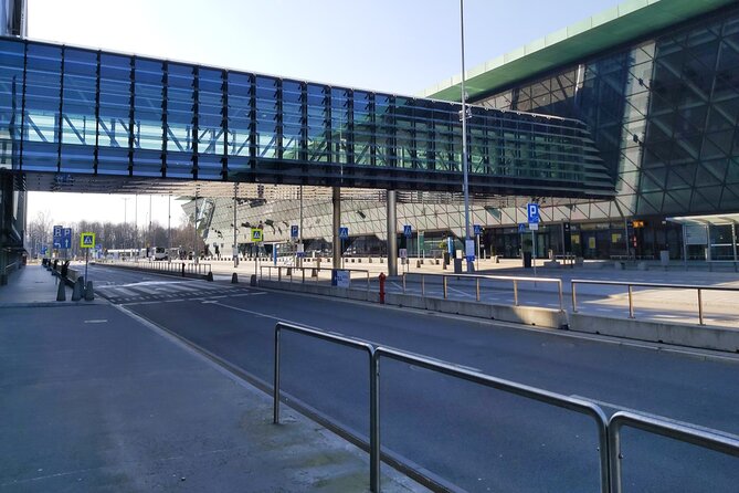 Kraków Balice Airport Transfer: Private One Way - What the 30-minute journey is really for