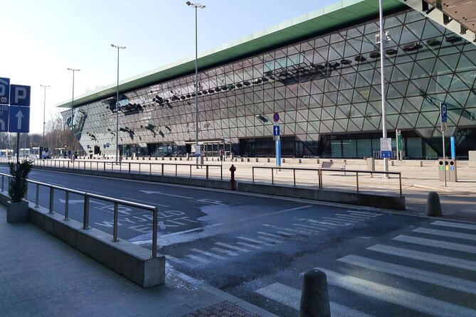 Krakow Balice Airport Transfer: Private Round Trip - Why the flat group price can work well