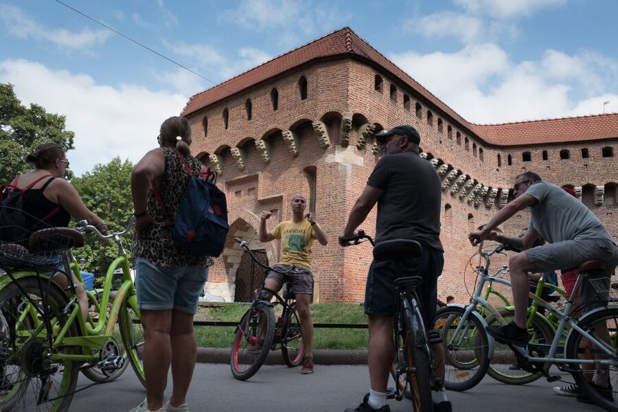 Krakow: Bike Tour of Old Town, Jewish Quarter and the Ghetto - Crossing into the former ghetto