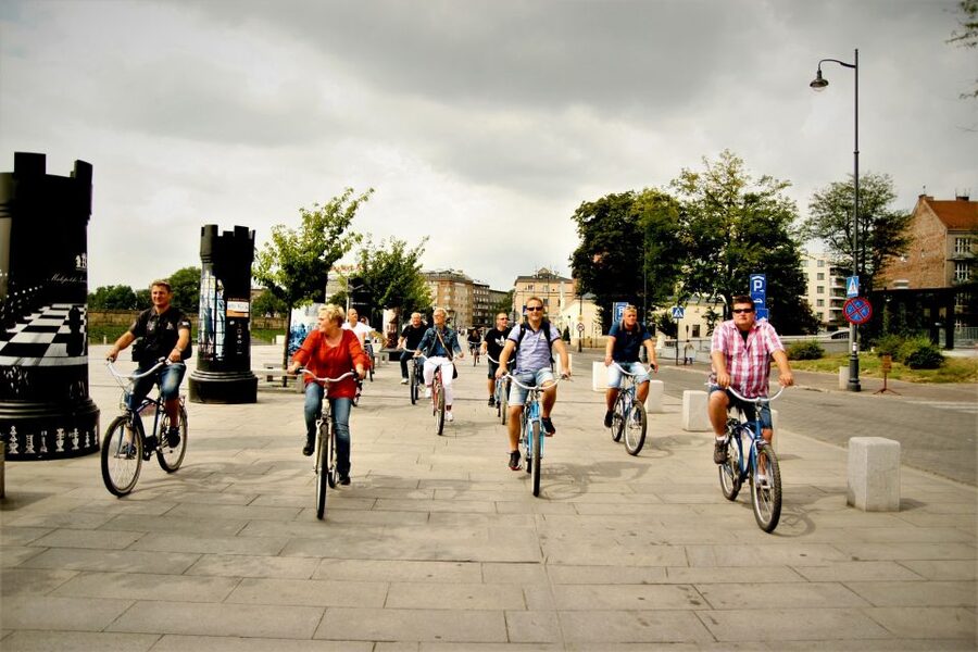 Krakow: Bike Tour of the Old Town, Kazimierz, and the Ghetto - Wawel Castle and the Vistula riverbank