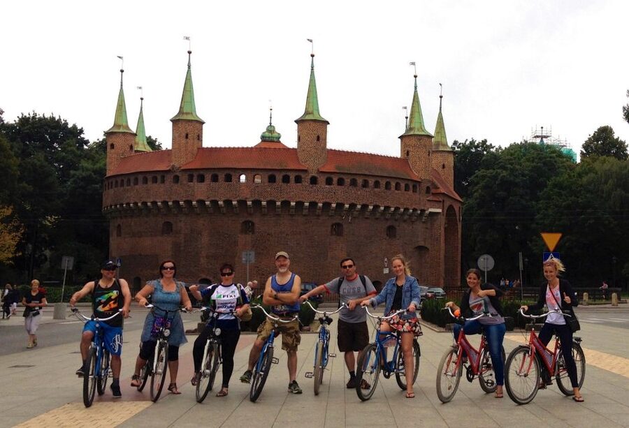 Krakow: Bike Tour of the Old Town, Kazimierz, and the Ghetto - Kazimierz, cemeteries, and Szeroka Street