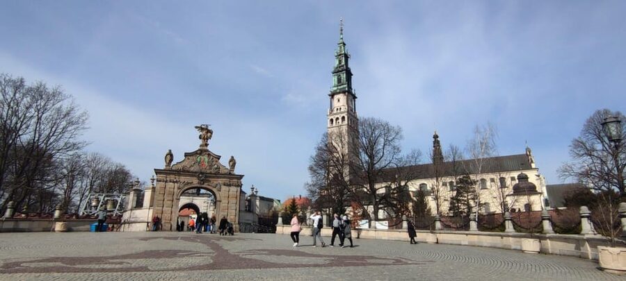 Krakow: Black Madonna Sanctuary of Czestochowa - Guided Tour - The Two-Hour Ride From Krakow