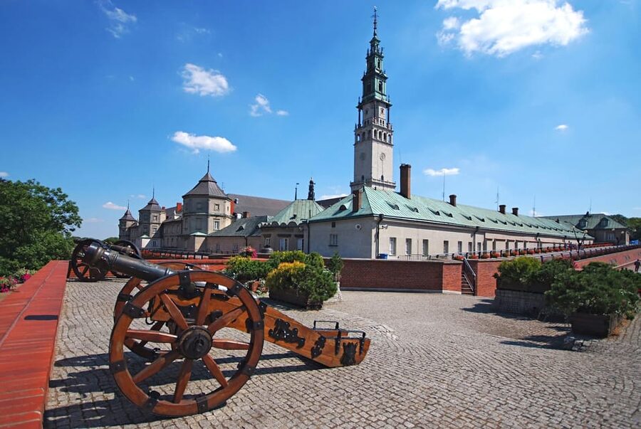Krakow: Black Madonna Sanctuary of Czestochowa - Guided Tour - What the Guide Adds