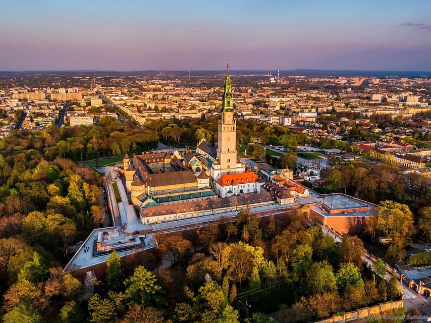 Krakow: Black Madonna Sanctuary of Czestochowa - Guided Tour - Rooms, Art, and Fortifications