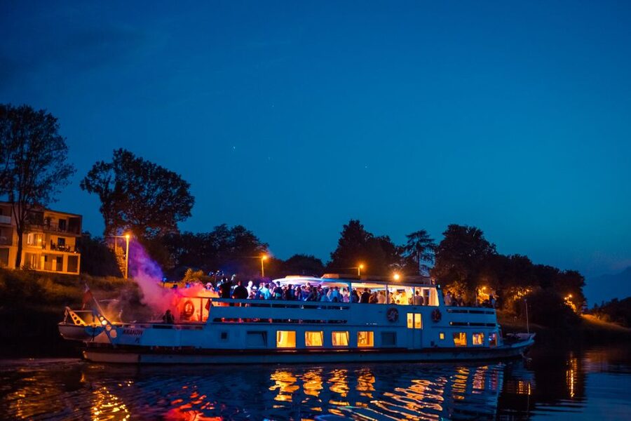 Krakow: Boat Party with Unlimited Drinks - Who will enjoy it most?