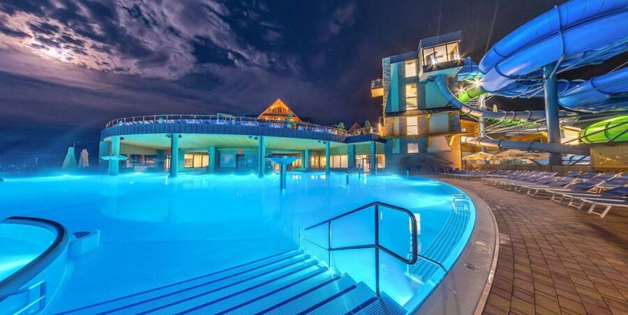 Krakow: Chocholowskie Baths with Ticket and Transportation - The outdoor pools and Tatra Mountain views