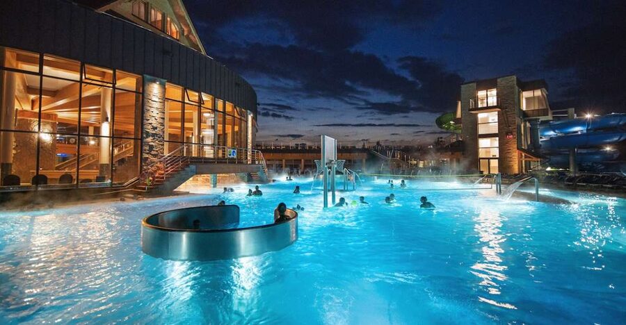 Krakow: Chocholowskie Baths with Ticket and Transportation - The 95-minute ride south from Krakow