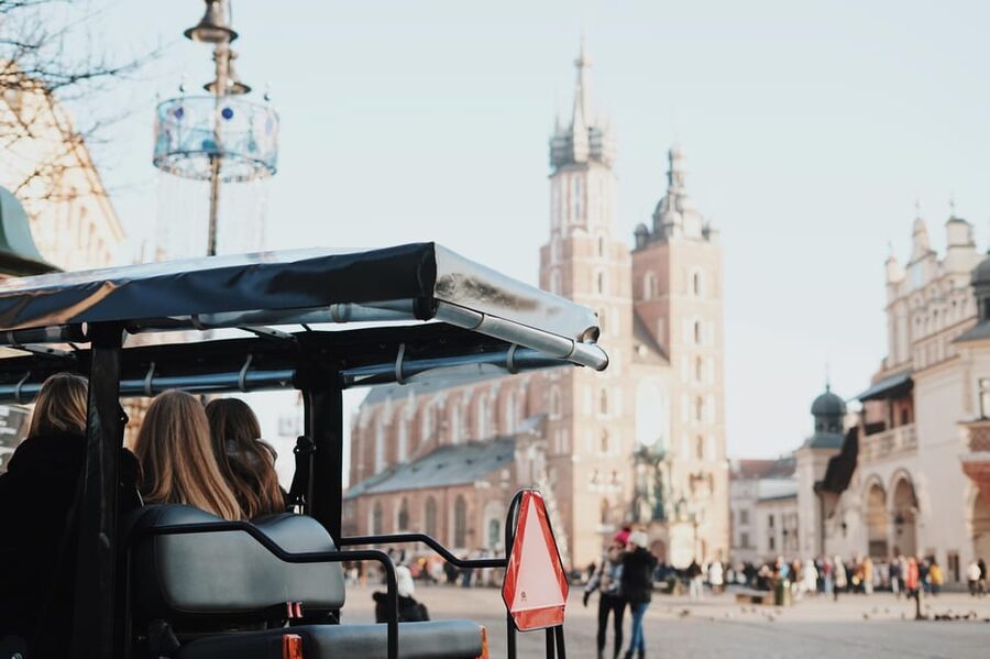 Krakow: City Sightseeing Tour by Golf Cart - Why a golf cart works well in Krakow