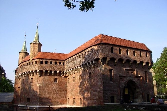 Krakow city tour by electric car - Audio guide or live guide?