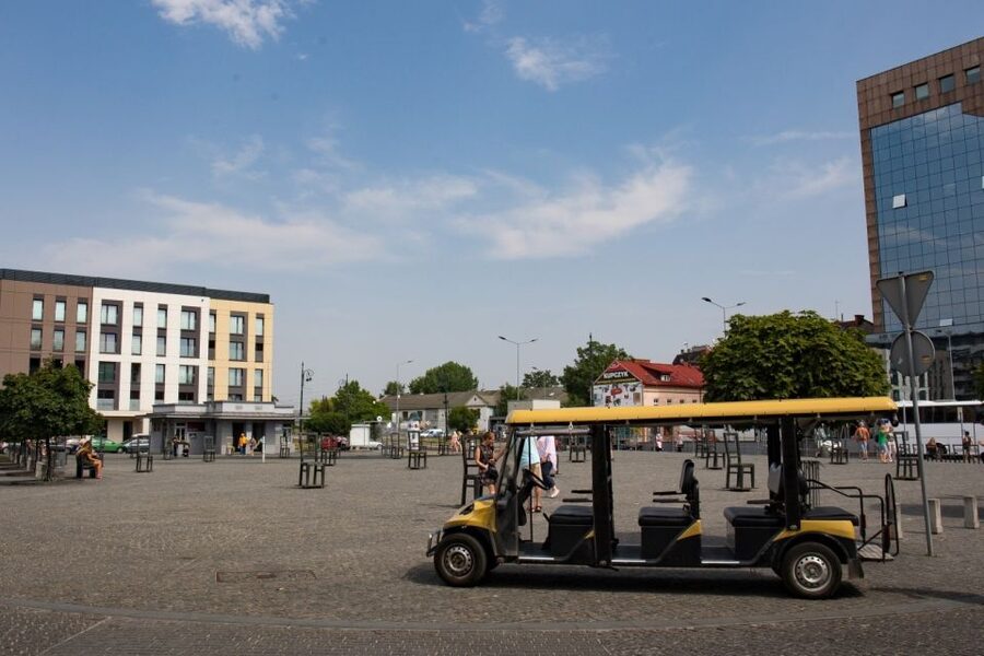 Krakow: City Tour of 3 Districts by Electric Car - Podgórze and the former Jewish Ghetto
