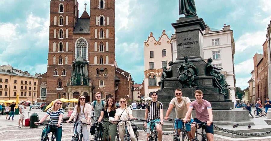 Krakow: Complete Bike tour with all the highlights - Why a bicycle is a smart way to see Krakow