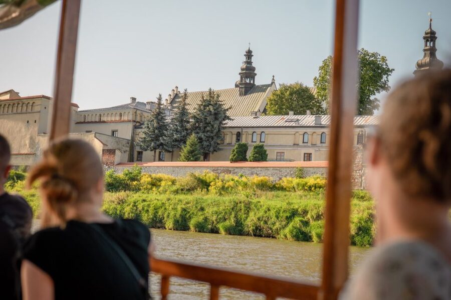 Krakow: Early Bird Vistula River Sightseeing Cruise - West toward Zwierzyniec and the Norbertine convent