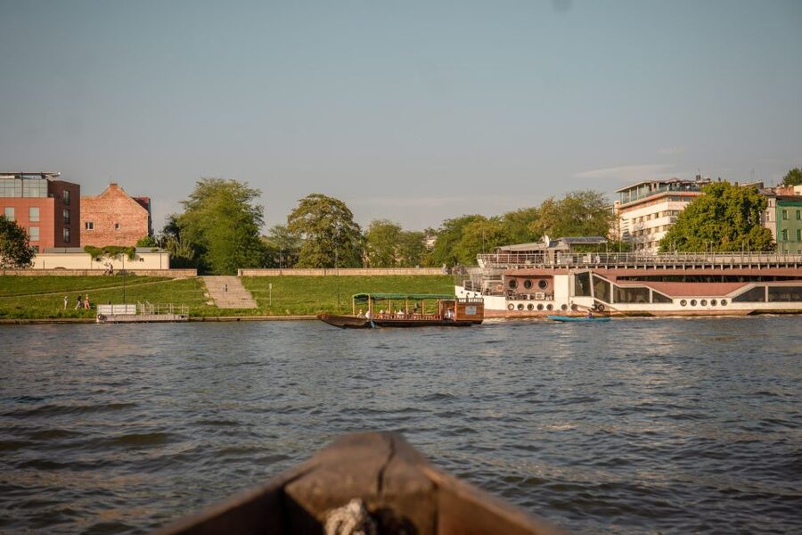 Krakow: Early Bird Vistula River Sightseeing Cruise - Church on the Rock and the return along the river