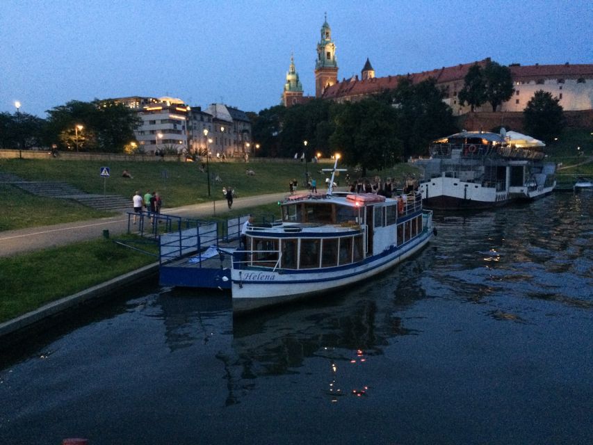 Krakow: Evening Cruise with a Glass of Wine - What the evening light adds