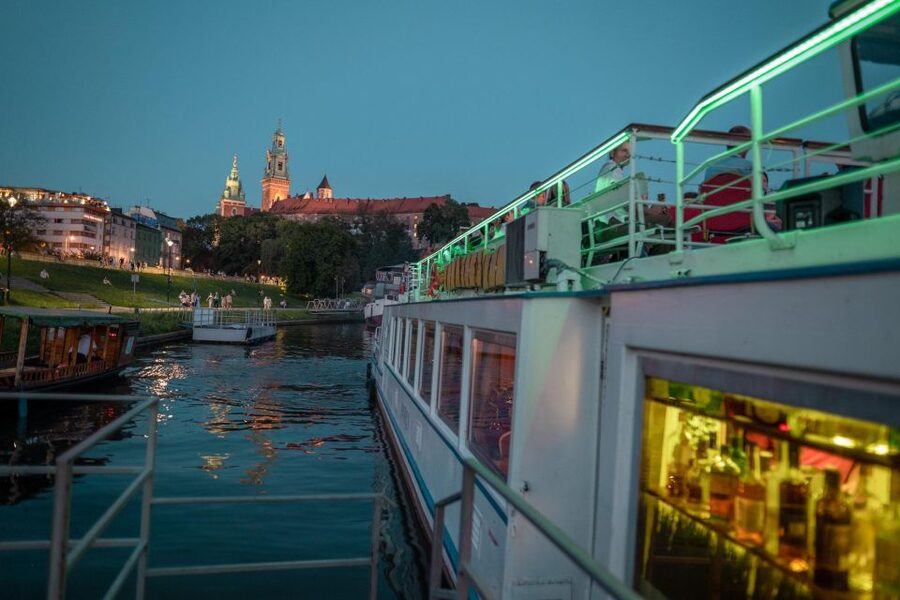 Krakow: Evening Cruise with a Glass of Wine - Commentary, seating, and the real sightseeing value