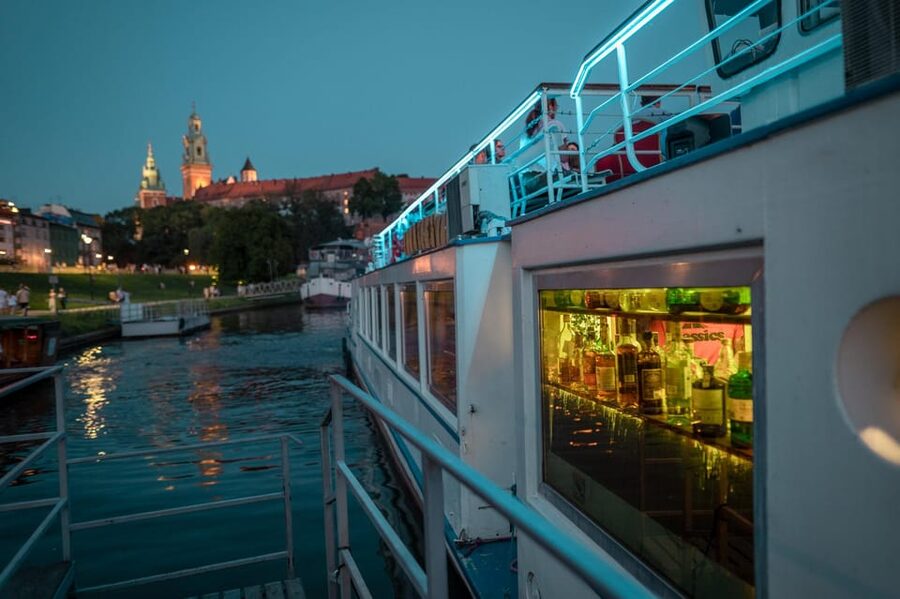 Kraków: Evening or Night River Cruise - Wawel Hill and the first river views