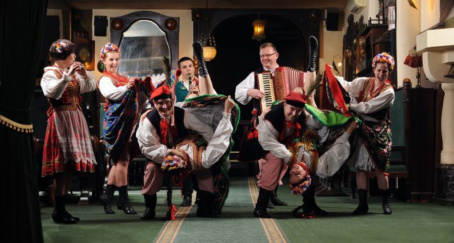 Krakow: Folk Show & 3-Course Dinner at Jama Michalika Café - Joining the dancers without feeling pressured