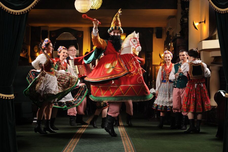 Krakow: Folk Show & 3-Course Dinner at Jama Michalika Café - The three-course Polish dinner between performances