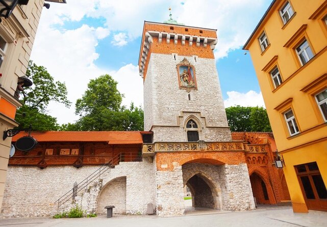 Krakow: Food Tour of 10 Tastings with Pierogi, Vodka & More - Miodowa: Small bites between the main stops