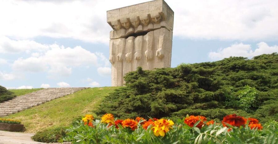 Krakow: Former Concentration Camp Plaszow Guided Tour - Why Plaszow needs a guide