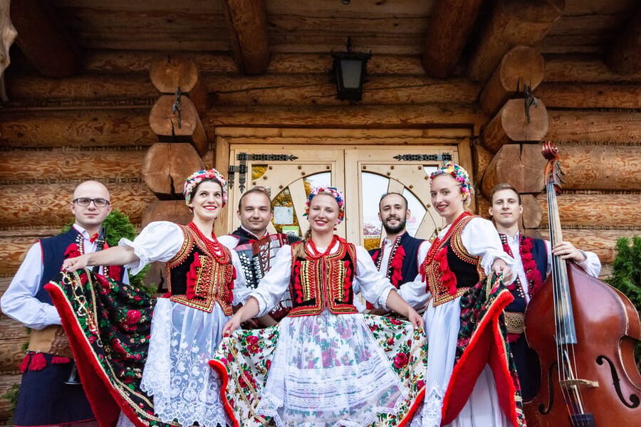 Krakow: Full Traditional Polish Dinner & Folk Show - Who Will Enjoy This Evening Most?