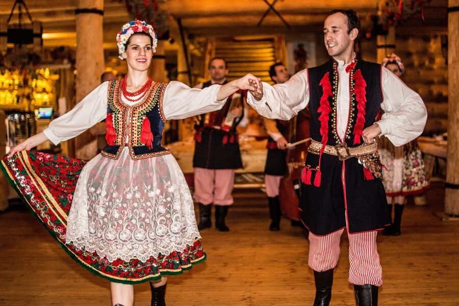 Krakow: Full Traditional Polish Dinner & Folk Show - A Main Course Built for Comfort