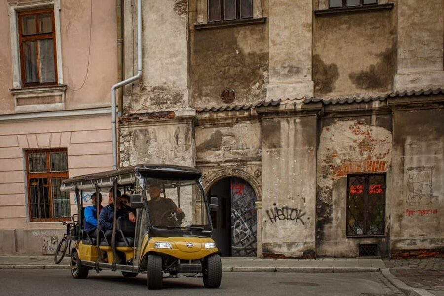 Krakow: Golf Cart City Sightseeing Tour By Old Town District - Why the golf cart works well in Krakow’s Old Town