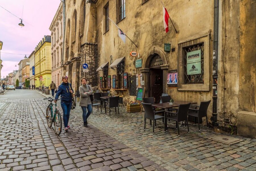 Krakow: Guided Kazimierz Jewish Quarter Walking Tour - Szeroka Street and the quarter’s Jewish landmarks