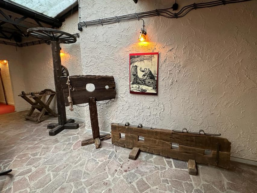 Kraków: Guided Tour of the Torture Museum - Why the guide makes a difference