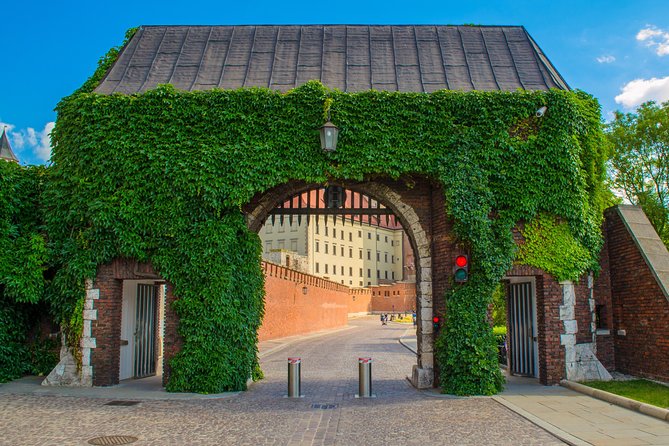Krakow: Guided Tour of Wawel Castle & Cathedral - What the guide adds to the State Rooms